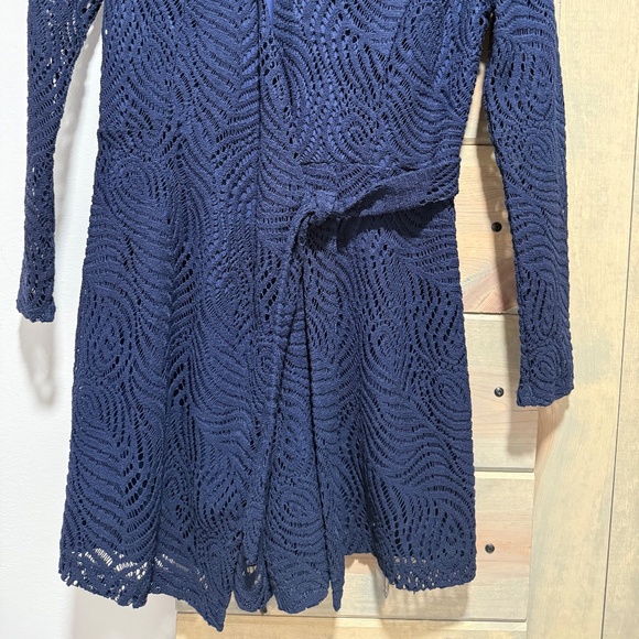 Lilly Pulitzer Tiki Wrap Style Romper Navy Blue Feather Bloom Lace Women's S - Picture 2 of 5